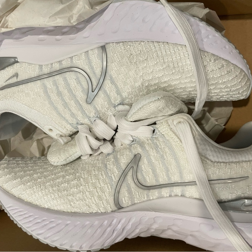 Nike React Infinity Run Flyknit in White and Silver